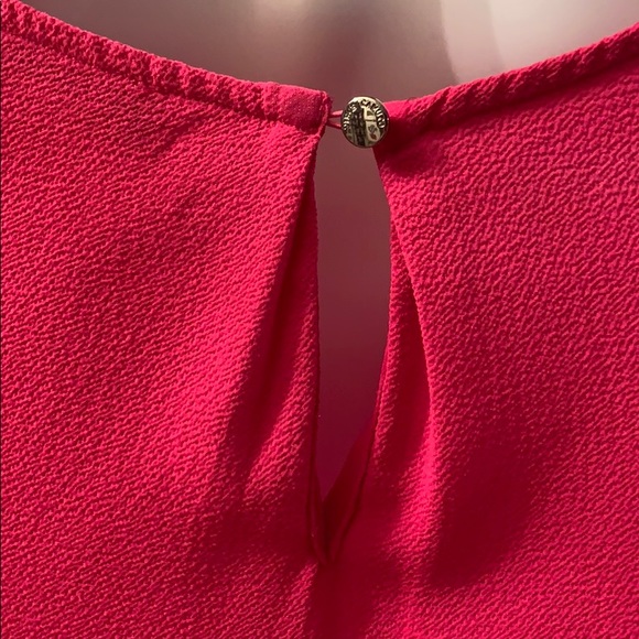 VINCE CAMUTO Blouse. Size Small - Picture 6 of 11